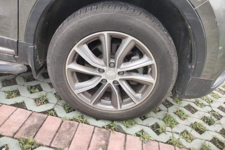 Used Geely Auto Emgrand X7 Sport 2018 1.8TD Automatic Two-Wheel Drive Smart 4G Connected Version Right Front Wheel Hub