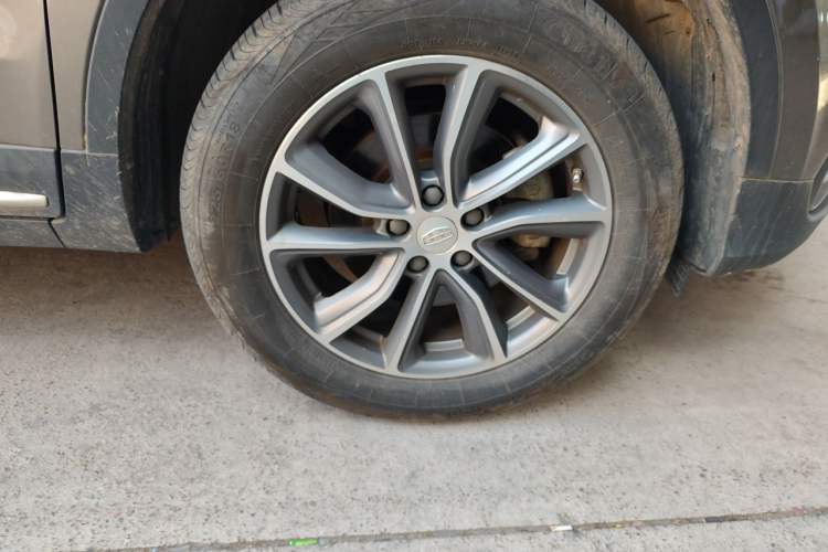 Used Geely Auto Emgrand X7 Sport 2018 1.8TD Automatic Two-Wheel Drive Smart Connect 4G Internet Edition Right Front Wheel Hub