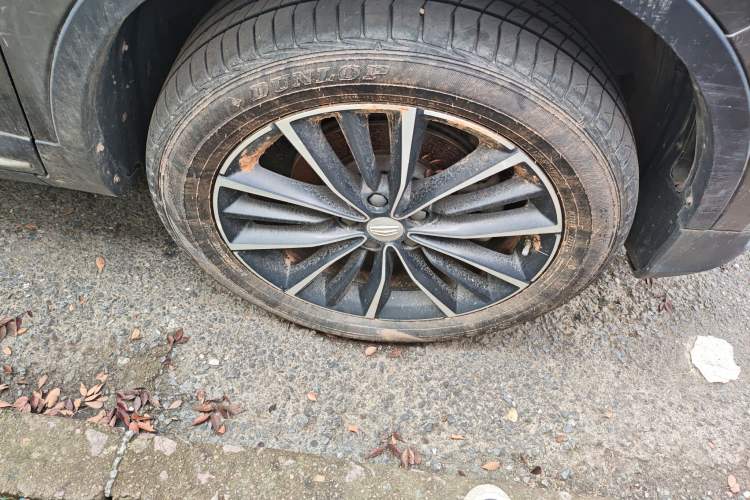 Used Geely Auto Emgrand X7 Sport 2018 1.8TD Automatic Two-Wheel Drive ZhiZun Model with 4G Connectivity Right Front Wheel Hub