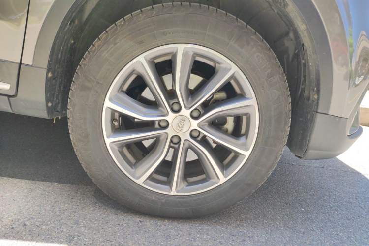 Used Geely Auto Emgrand X7 Sport 2018 1.8TD Automatic Two-Wheel Drive Smart Connect 4G Internet Edition Right Front Wheel Hub