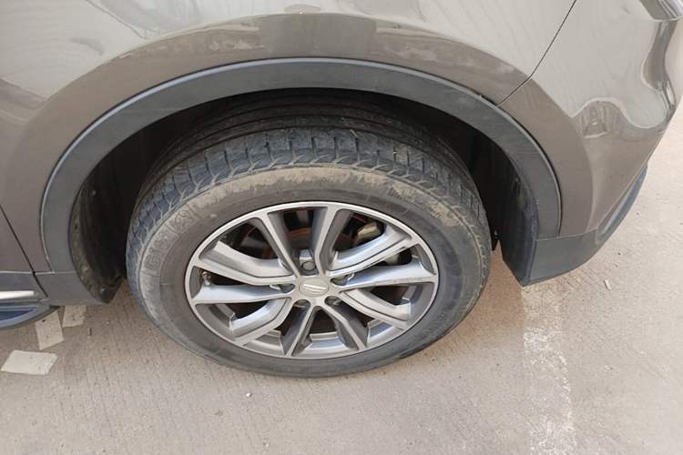 Used Geely Auto Emgrand X7 Sport 2018 1.8TD Automatic Two-Wheel Drive Smart 4G Connected Version Right Front Wheel Hub