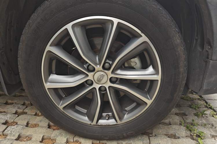 Used Geely Auto Emgrand X7 Sport 2018 Revised Version 1.8TD Automatic Two-Wheel Drive Smart Connectivity 4G-Enabled Edition Right Front Wheel Hub