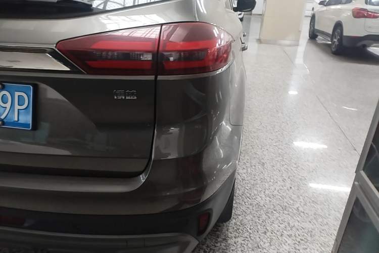Used Geely Auto Emgrand X7 Sport 2018 1.8TD Automatic Two-Wheel Drive Smart Connect 4G Internet Edition Right Rear Taillight