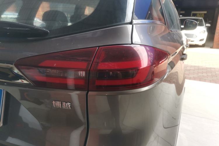 Used Geely Auto Emgrand X7 Sport 2018 1.8TD Automatic Two-Wheel Drive Smart Connect 4G Internet Edition Right Rear Taillight