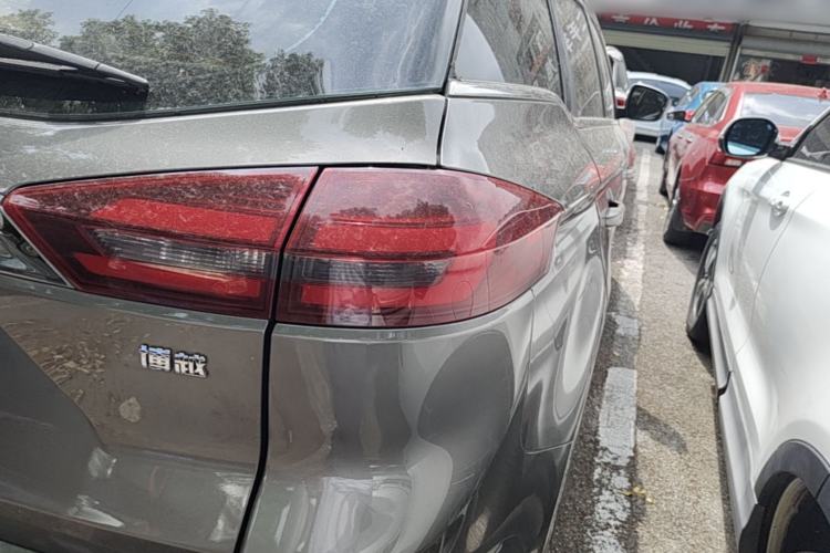 Used Geely Auto Emgrand X7 Sport 2018 1.8TD Manual Two-Wheel Drive Smart Connect 4G Internet Edition Right Rear Taillight