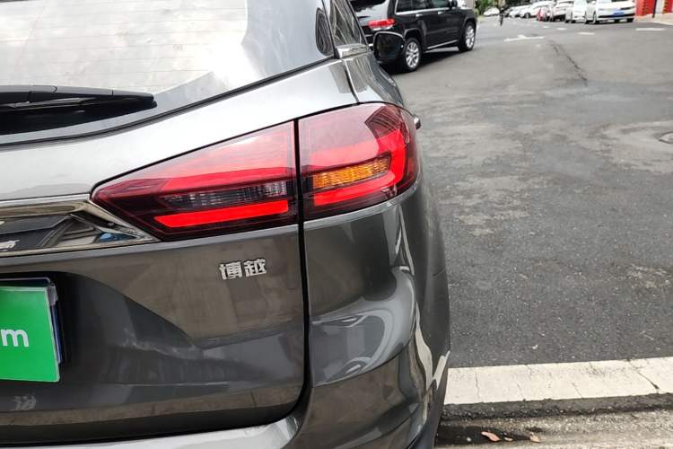 Used Geely Auto Emgrand X7 Sport 2018 1.8TD Automatic Two-Wheel Drive Zhiya Model Right Rear Taillight