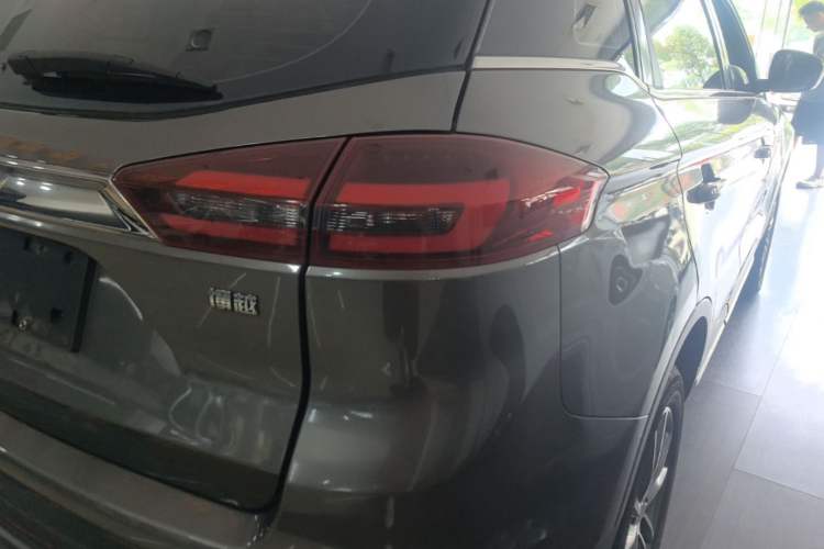 Used Geely Auto Emgrand X7 Sport 2018 1.8TD Automatic Two-Wheel Drive Smart Connect 4G Internet Edition Right Rear Taillight