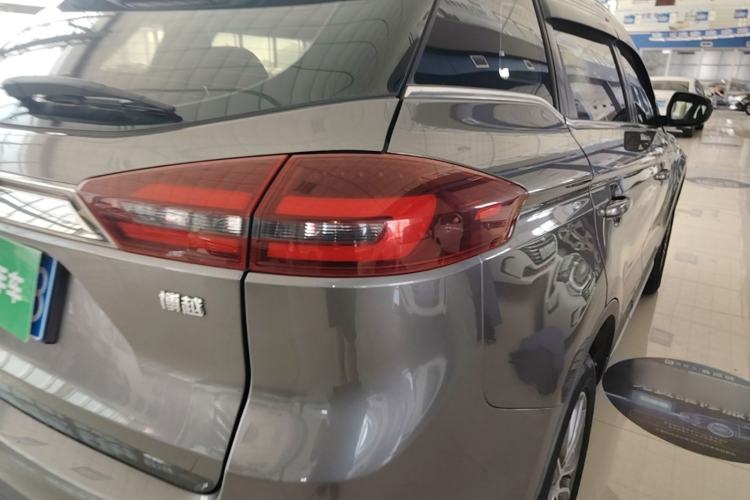 Used Geely Auto Emgrand X7 Sport 2018 1.8TD Automatic Two-Wheel Drive Smart Connect 4G Internet Edition Right Rear Taillight