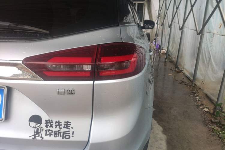 Used Geely Auto Emgrand X7 Sport 2018 1.8TD Automatic Two-Wheel Drive Smart Connect 4G Internet Edition Right Rear Taillight