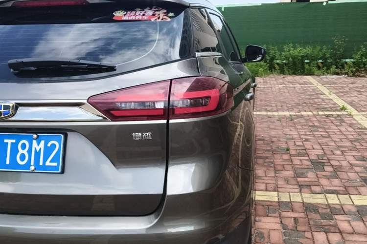 Used Geely Auto Emgrand X7 Sport 2018 1.8TD Automatic Two-Wheel Drive Smart Connect 4G Internet Edition Right Rear Taillight