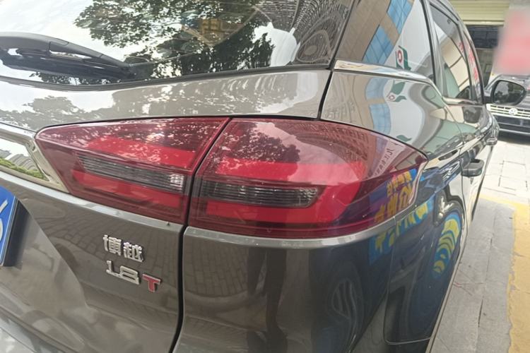Used Geely Auto Emgrand X7 Sport 2018 1.8TD Automatic Two-Wheel Drive Zhiya Model Right Rear Taillight