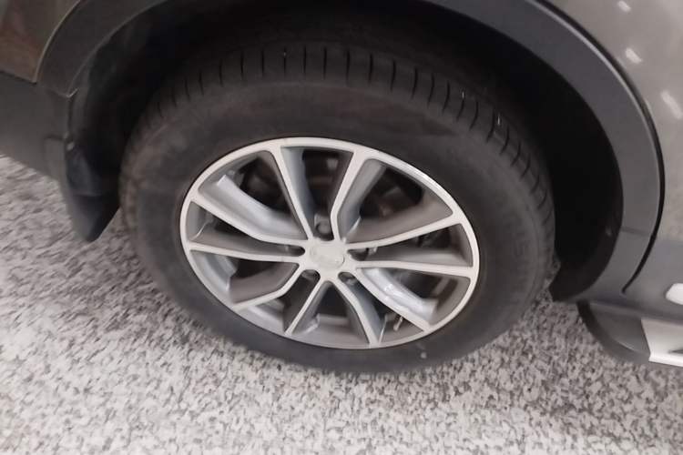 Used Geely Auto Emgrand X7 Sport 2018 1.8TD Automatic Two-Wheel Drive Smart Connect 4G Internet Edition Right Rear Wheel Hub