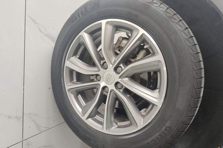 Used Geely Auto Emgrand X7 Sport 2018 1.8TD Automatic Two-Wheel Drive Smart Connect 4G Internet Edition Right Rear Wheel Hub