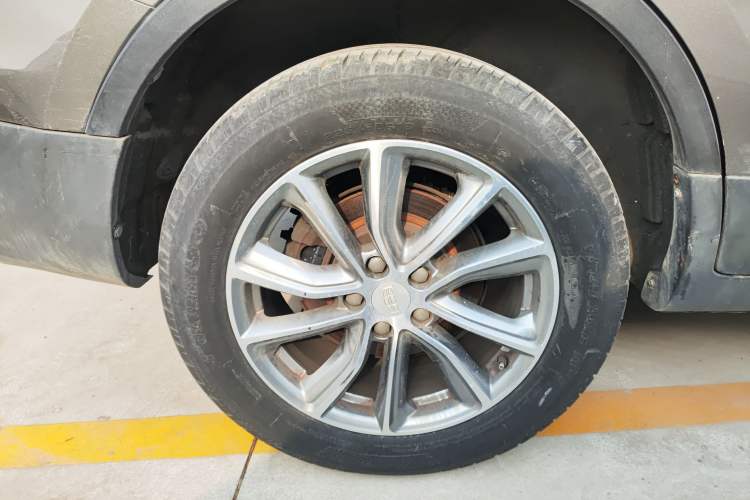 Used Geely Auto Emgrand X7 Sport 2018 1.8TD Automatic Two-Wheel Drive Smart Connect 4G Internet Edition Right Rear Wheel Hub