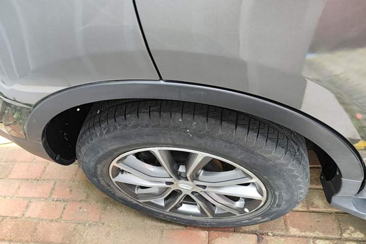 Used Geely Auto Emgrand X7 Sport 2018 1.8TD Automatic Two-Wheel Drive Smart Connect 4G Internet Edition Right Rear Wheel Hub