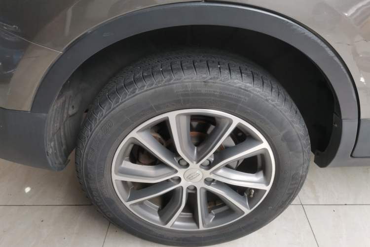 Used Geely Auto Emgrand X7 Sport 2018 1.8TD Automatic Two-Wheel Drive Smart Connect 4G Internet Edition Right Rear Wheel Hub