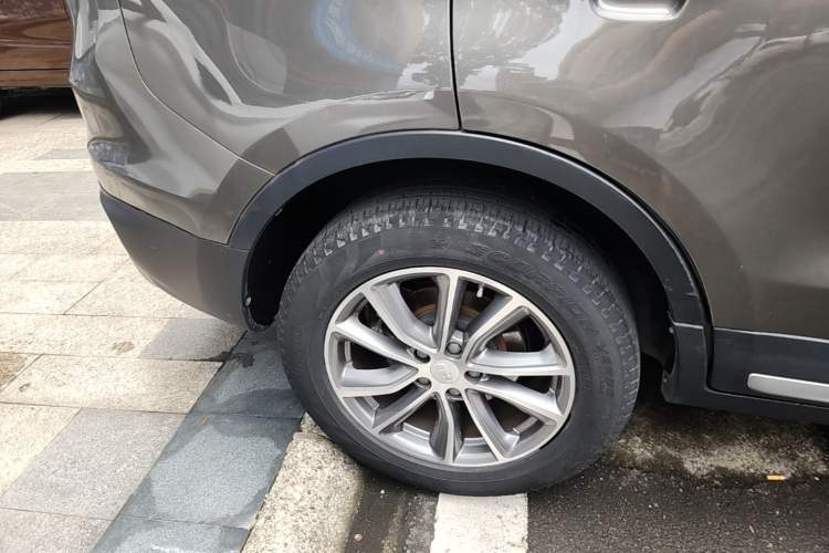 Used Geely Auto Emgrand X7 Sport 2018 1.8TD Automatic Two-Wheel Drive Zhiya Model Right Rear Wheel Hub