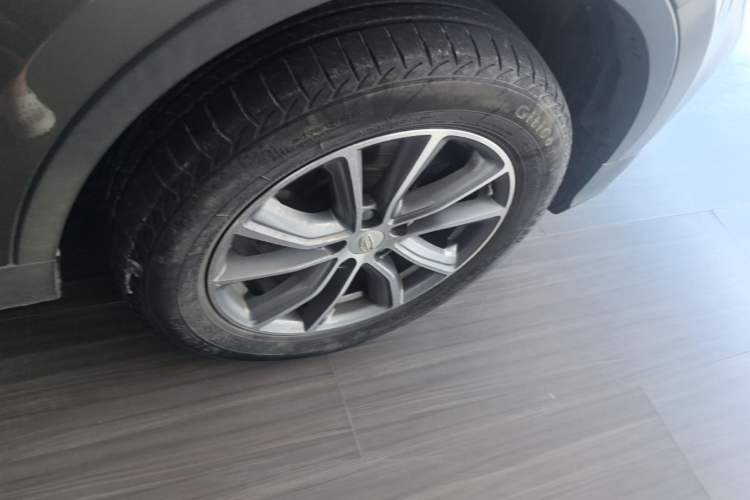 Used Geely Auto Emgrand X7 Sport 2018 1.8TD Automatic Two-Wheel Drive Smart Connect 4G Internet Edition Right Rear Wheel Hub