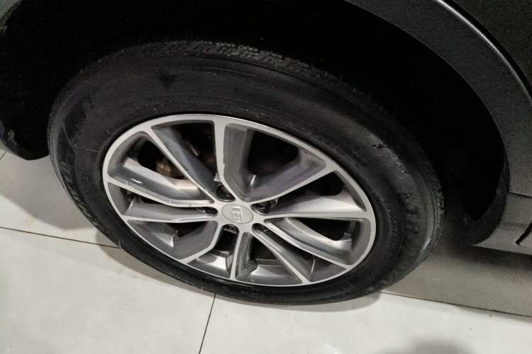Used Geely Auto Emgrand X7 Sport 2018 1.8TD Automatic Two-Wheel Drive Smart Connect 4G Internet Edition Right Rear Wheel Hub
