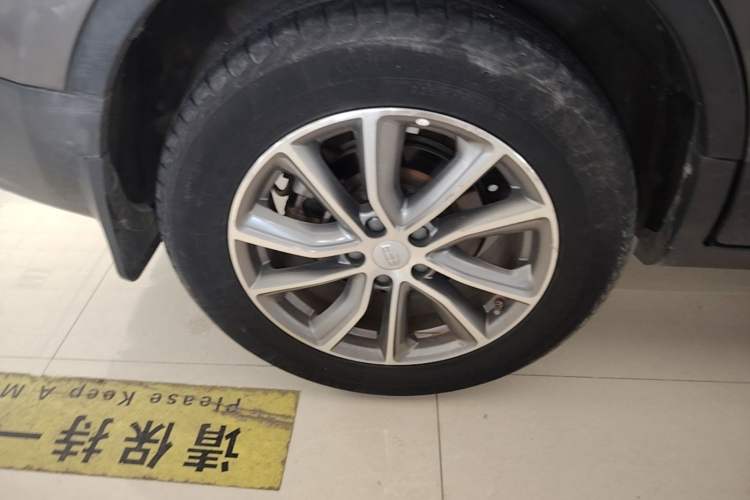 Used Geely Auto Emgrand X7 Sport 2018 1.8TD Automatic Two-Wheel Drive Smart Connect 4G Internet Edition Right Rear Wheel Hub