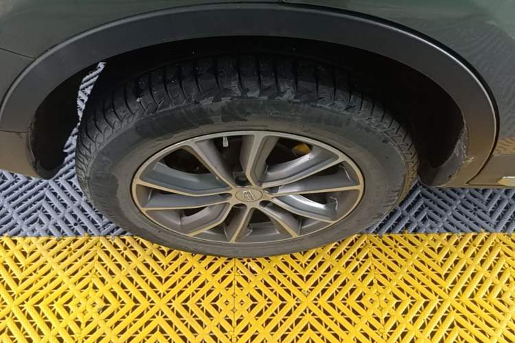 Used Geely Auto Emgrand X7 Sport 2018 1.8TD Automatic Two-Wheel Drive Smart Connect 4G Internet Edition Right Rear Wheel Hub