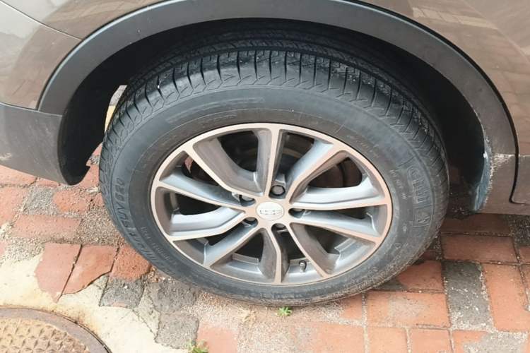 Used Geely Auto Emgrand X7 Sport 2018 1.8TD Automatic Two-Wheel Drive Smart Connect 4G Internet Edition Right Rear Wheel Hub