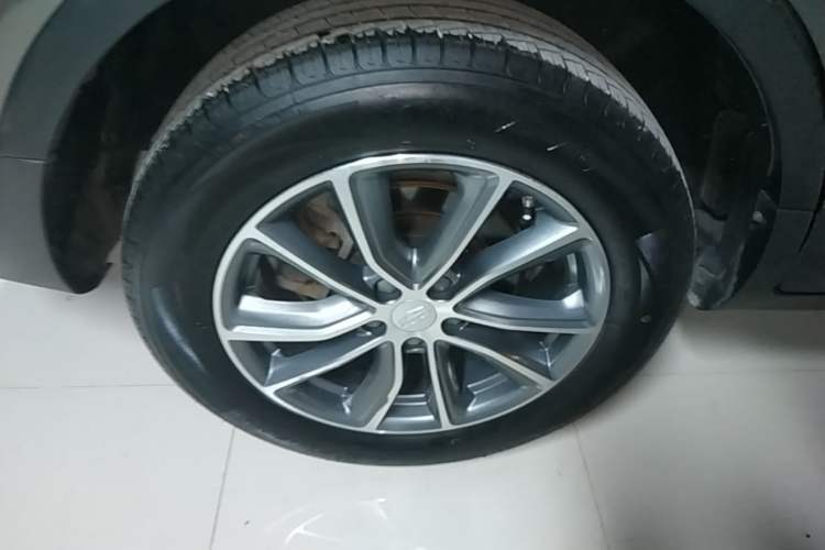 Used Geely Auto Emgrand X7 Sport 2018 1.8TD Automatic Two-Wheel Drive Smart 4G Connected Version Right Rear Wheel Hub