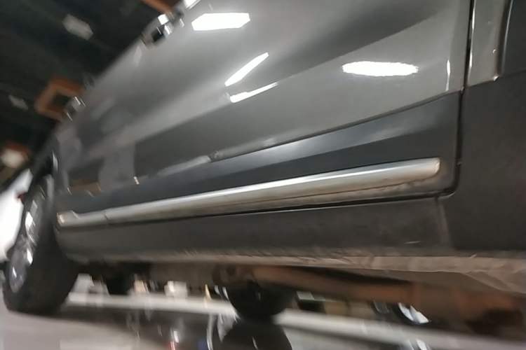 Used Geely Auto Emgrand X7 Sport 2018 1.8TD Automatic Two-Wheel Drive Smart 4G Connected Version Right Side Sill