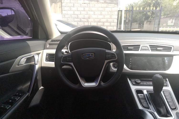 Used Geely Auto Emgrand X7 Sport 2018 1.8TD Automatic Two-Wheel Drive Smart Connect 4G Internet Edition Steering Wheel