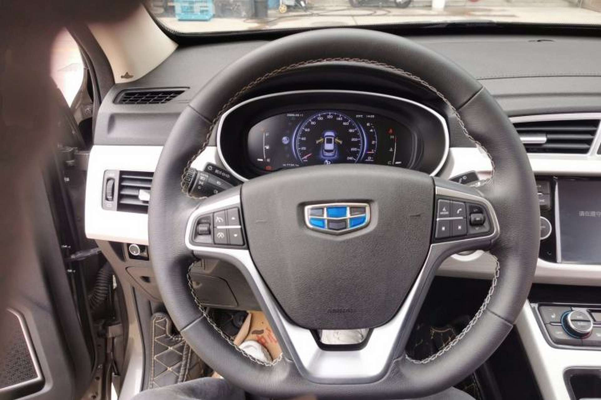 Used Geely Auto Emgrand X7 Sport 2018 1.8TD Automatic Two-Wheel Drive Smart Connect 4G Internet Edition Steering Wheel
