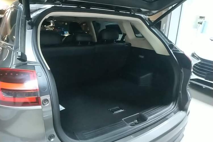 Used Geely Auto Emgrand X7 Sport 2018 1.8TD Automatic Two-Wheel Drive Smart 4G Connected Version Trunk