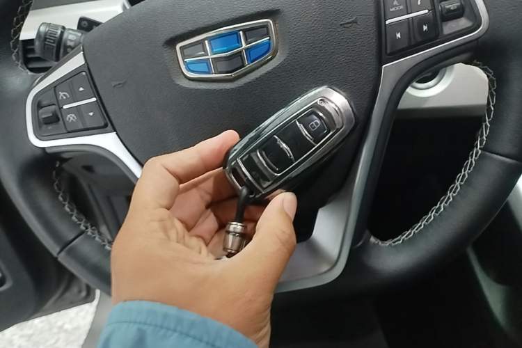 Used Geely Auto Emgrand X7 Sport 2018 1.8TD Automatic Two-Wheel Drive Smart Connect 4G Internet Edition Vehicle Key