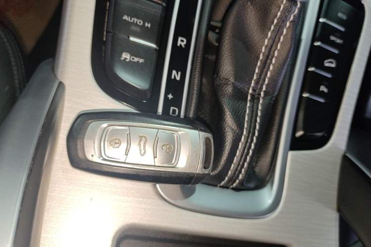 Used Geely Auto Emgrand X7 Sport 2018 1.8TD Automatic Two-Wheel Drive Smart Connect 4G Internet Edition Vehicle Key