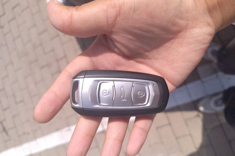 Used Geely Auto Emgrand X7 Sport 2018 1.8TD Automatic Two-Wheel Drive Smart Connect 4G Internet Edition Vehicle Key
