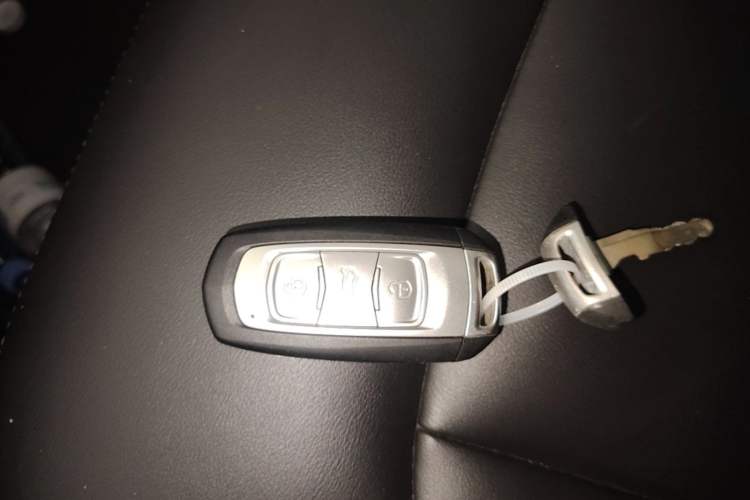 Used Geely Auto Emgrand X7 Sport 2018 1.8TD Automatic Two-Wheel Drive Smart Connect 4G Internet Edition Vehicle Key