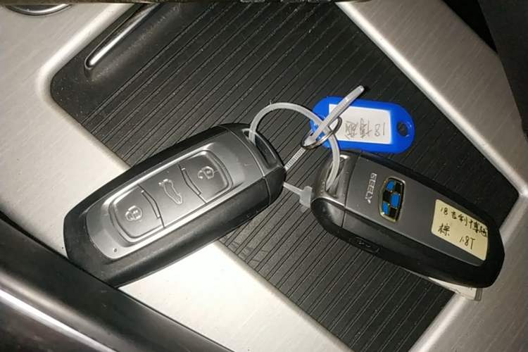 Used Geely Auto Emgrand X7 Sport 2018 1.8TD Automatic Two-Wheel Drive Smart 4G Connected Version Vehicle Key