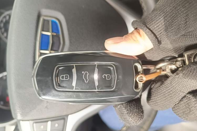 Used Geely Auto Emgrand X7 Sport 2018 1.8TD Automatic Two-Wheel Drive Zhiya Model Vehicle Key