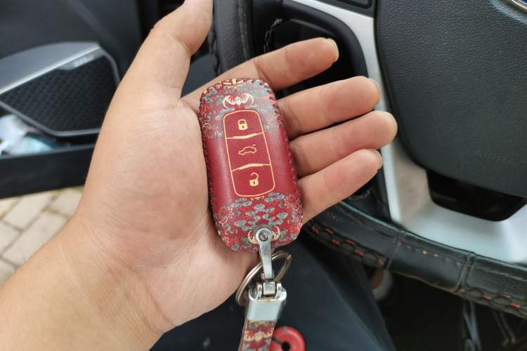 Used Geely Auto Emgrand X7 Sport 2018 1.8TD Automatic Two-Wheel Drive Smart Connect 4G Internet Edition Vehicle Key