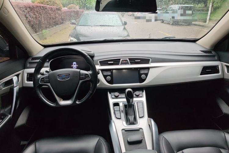 Used Geely Auto Emgrand X7 Sport 2018 1.8TD Automatic Two-Wheel Drive Smart Connect 4G Internet Edition Center Console