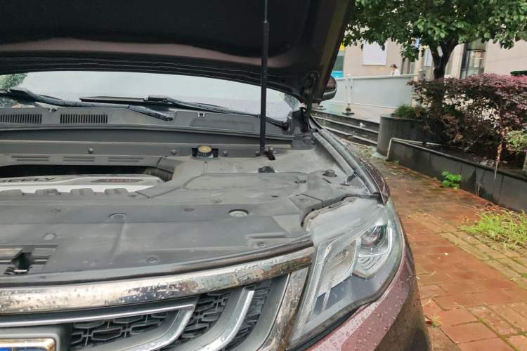Used Geely Auto Emgrand X7 Sport 2018 1.8TD Automatic Two-Wheel Drive Smart Connect 4G Internet Edition Engine Bay Left