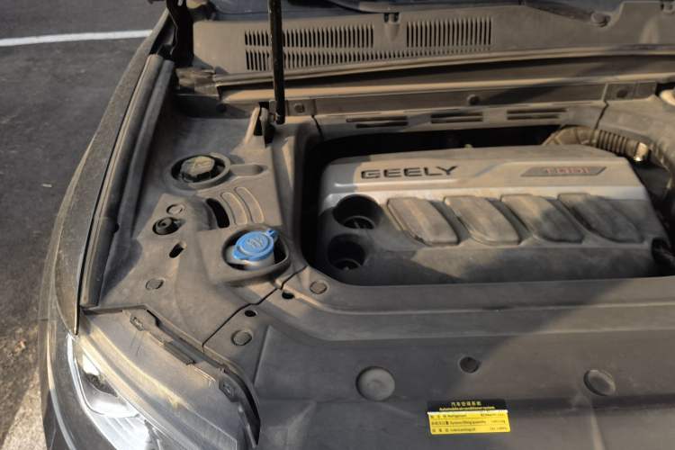Used Geely Auto Emgrand X7 Sport 2018 1.8TD Automatic Two-Wheel Drive ZhiZun Model with 4G Connectivity Engine Bay Right