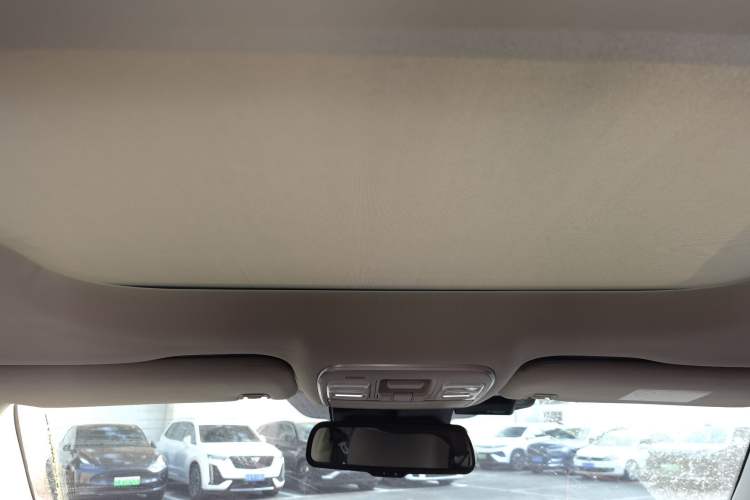 Used Geely Auto Emgrand X7 Sport 2018 1.8TD Automatic Two-Wheel Drive ZhiZun Model with 4G Connectivity Headliner