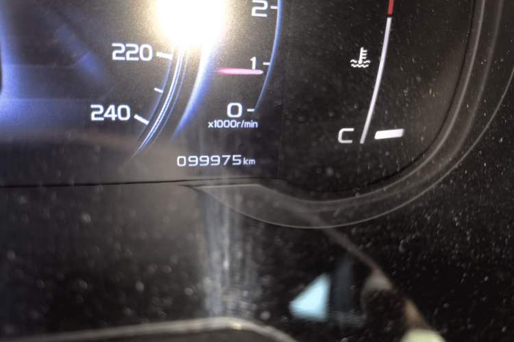 Used Geely Auto Emgrand X7 Sport 2018 1.8TD Automatic Two-Wheel Drive ZhiZun Model with 4G Connectivity Odometer Close Up