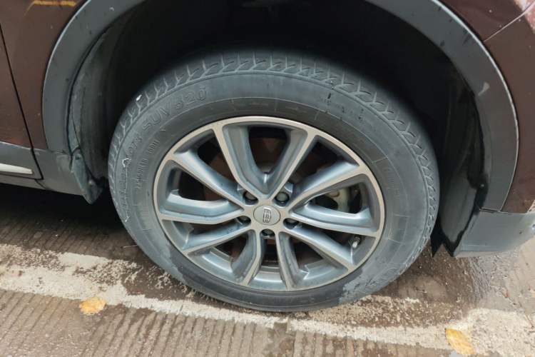 Used Geely Auto Emgrand X7 Sport 2018 1.8TD Automatic Two-Wheel Drive Smart Connect 4G Internet Edition Right Front Wheel Hub