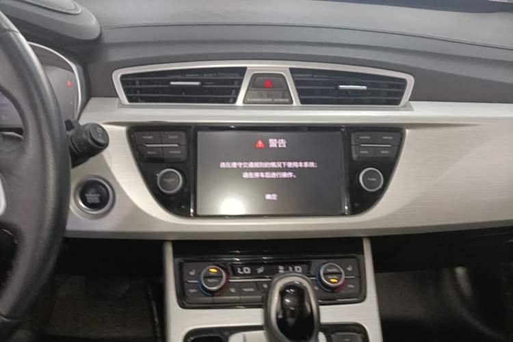 Used Geely Auto Emgrand X7 Sport 2018 1.8TD Automatic Two-Wheel Drive Smart Connect 4G Internet Edition Audio And AC Panel