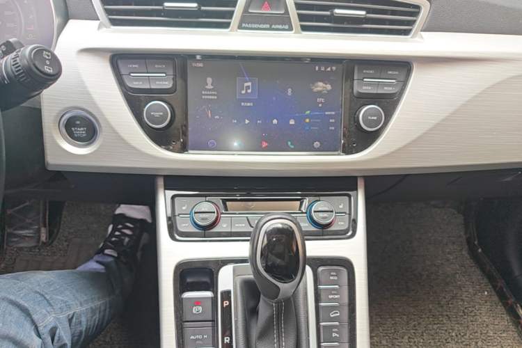 Used Geely Auto Emgrand X7 Sport 2018 1.8TD Automatic Two-Wheel Drive Smart Connect 4G Internet Edition Audio And AC Panel