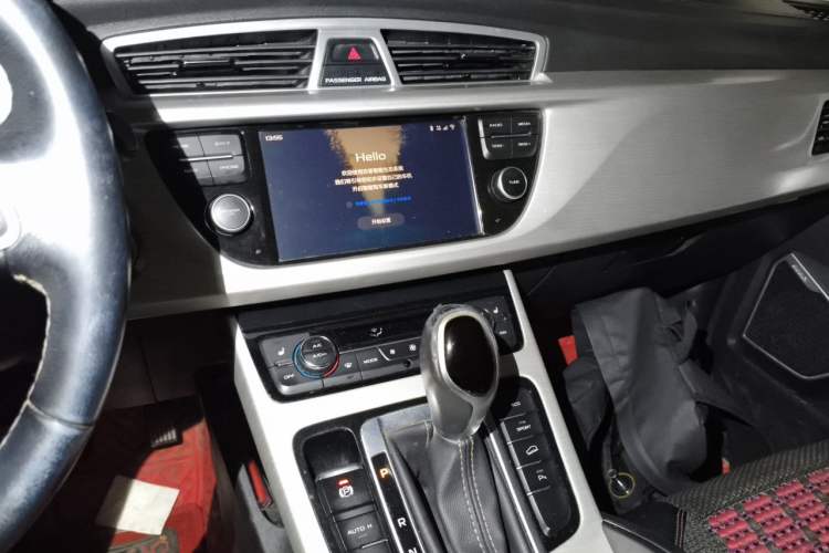 Used Geely Auto Emgrand X7 Sport 2018 1.8TD Automatic Two-Wheel Drive Smart Connect 4G Internet Edition Audio And AC Panel