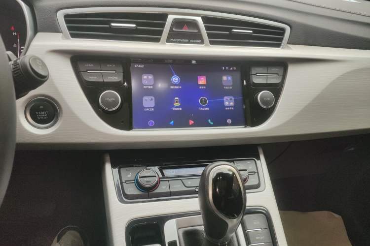 Used Geely Auto Emgrand X7 Sport 2018 1.8TD Automatic Two-Wheel Drive Smart Connect 4G Internet Edition Audio And AC Panel