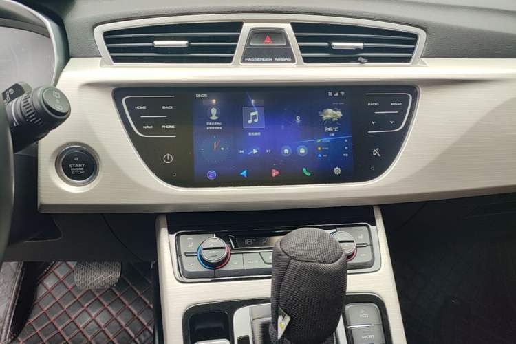 Used Geely Auto Emgrand X7 Sport 2018 1.8TD Automatic Two-Wheel Drive ZhiZun Model with 4G Connectivity Audio And AC Panel