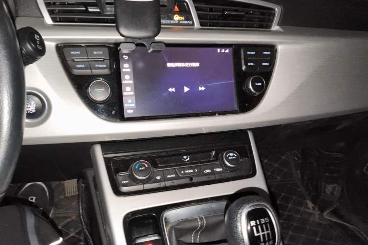 Used Geely Auto Emgrand X7 Sport 2018 2.0L Manual Two-Wheel Drive Zhiya Version Audio And AC Panel